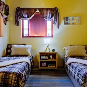 Iona's Home: Vibrant 2bedroom Near Curaçao