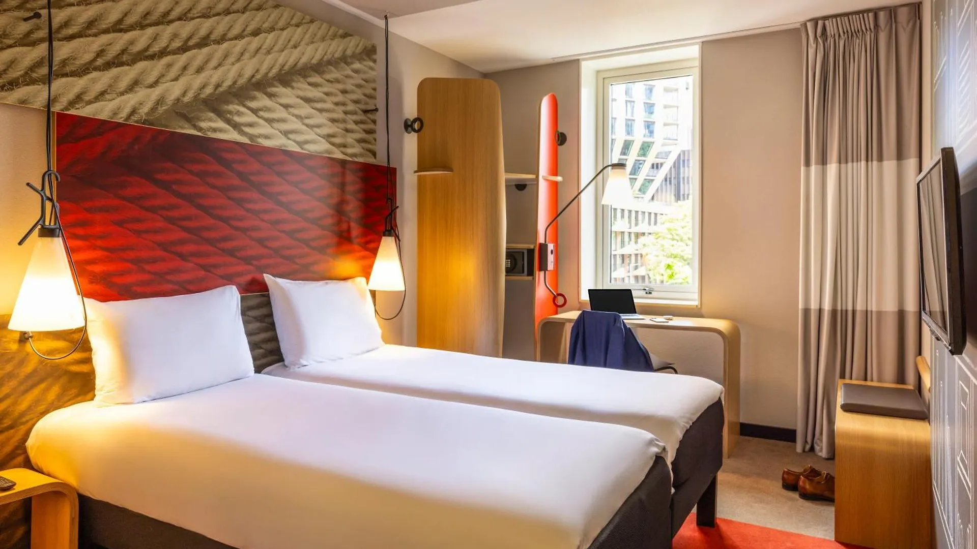 Отель Ibis Rotterdam City Centre