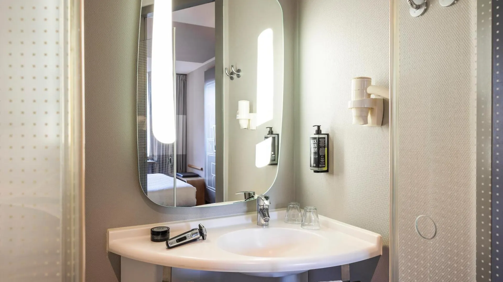 Ibis Rotterdam City Centre 3*,